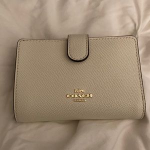 Coach Leather Medium Zip Top Wallet In Chalk/Gold